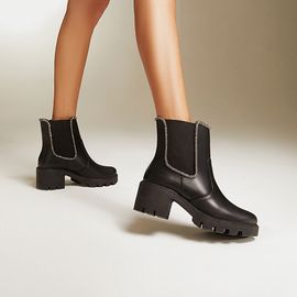Bota Salto Médio Atanado Preta