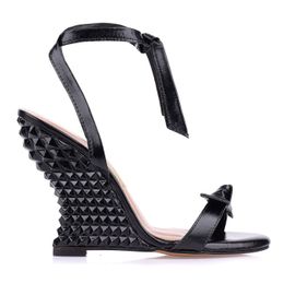 Anabela Salto Alto Couro Preto
